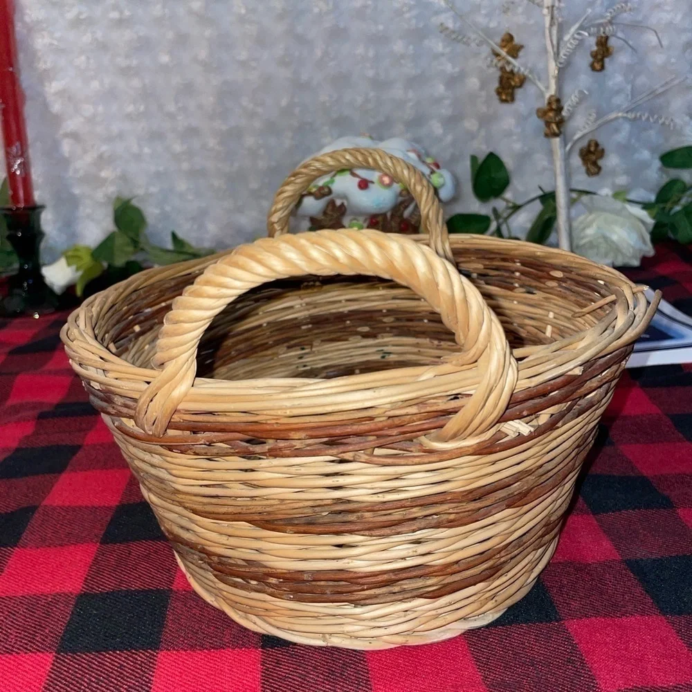 Vintage Round 9” Circumference wicker Basket